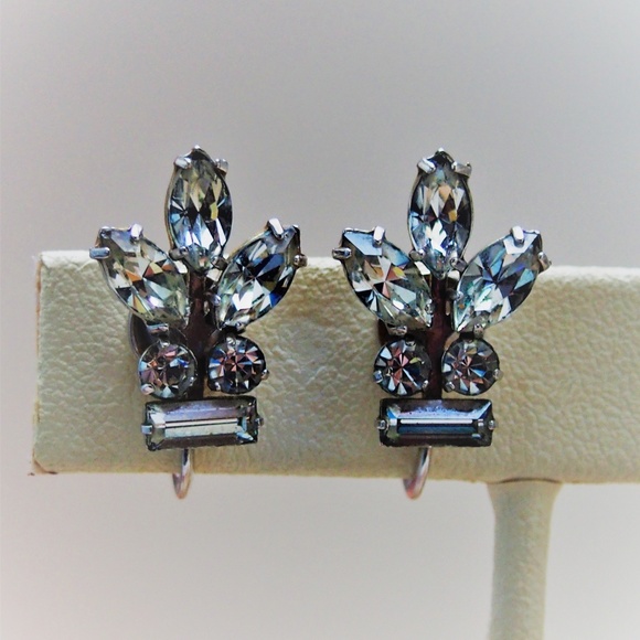 Krementz Jewelry - Lovely VTG Krementz Glass Crystal Earrings